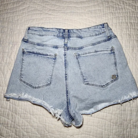 Indigo Rein Juniors Sz 9 High Rise Denim Cutoff Shorts Embroidered Cherries - Picture 2 of 5